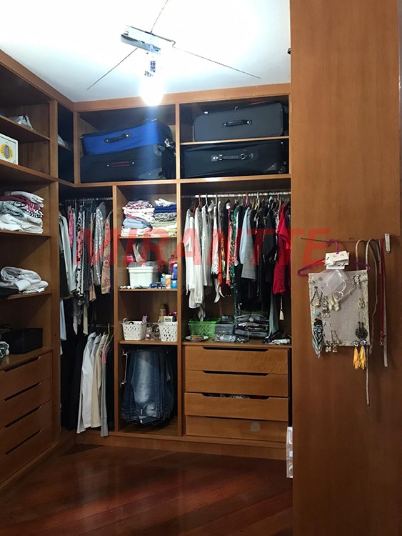 Sobrado de 250m² com 4 quartos em Serra Da Cantareira