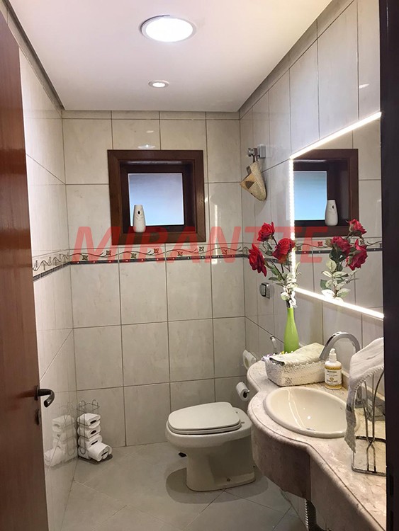 Sobrado de 250m² com 4 quartos em Serra Da Cantareira