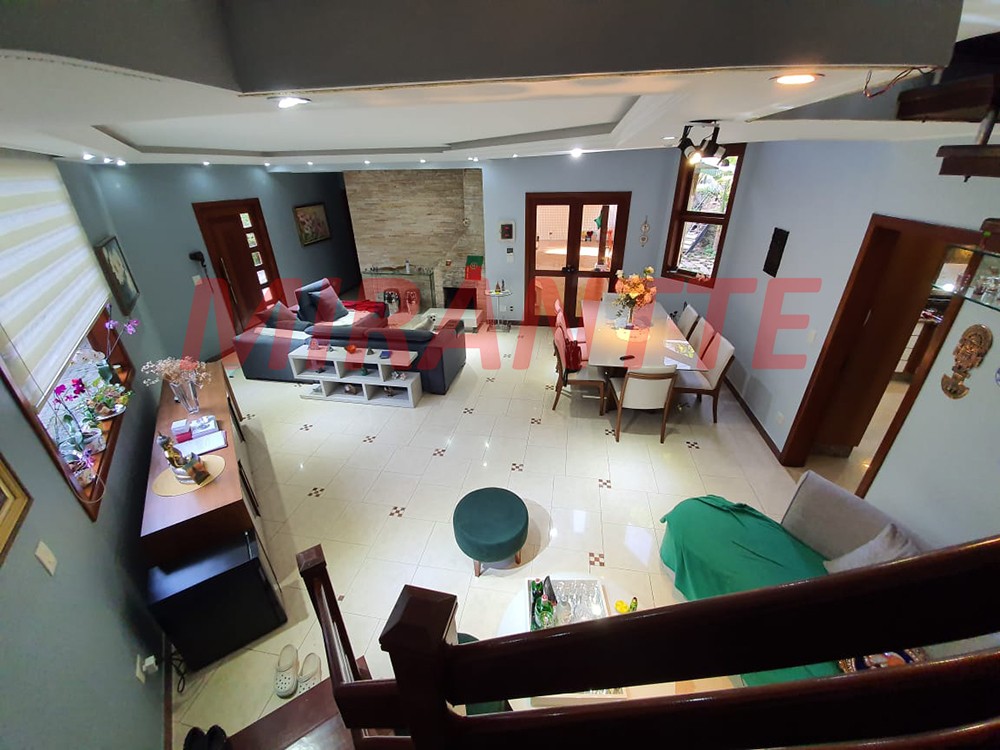 Sobrado de 250m² com 4 quartos em Serra Da Cantareira