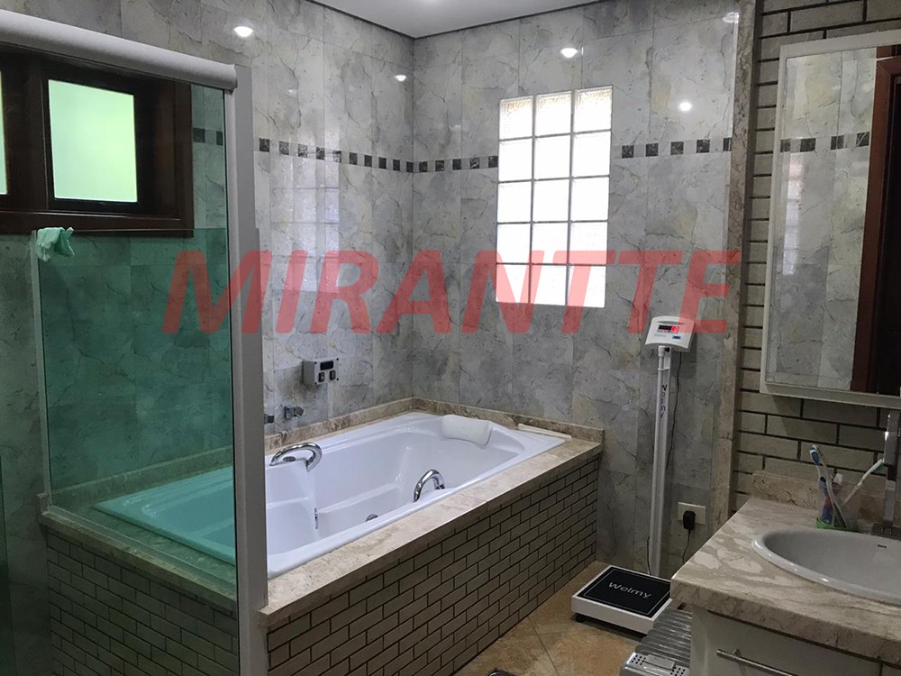 Sobrado de 250m² com 4 quartos em Serra Da Cantareira