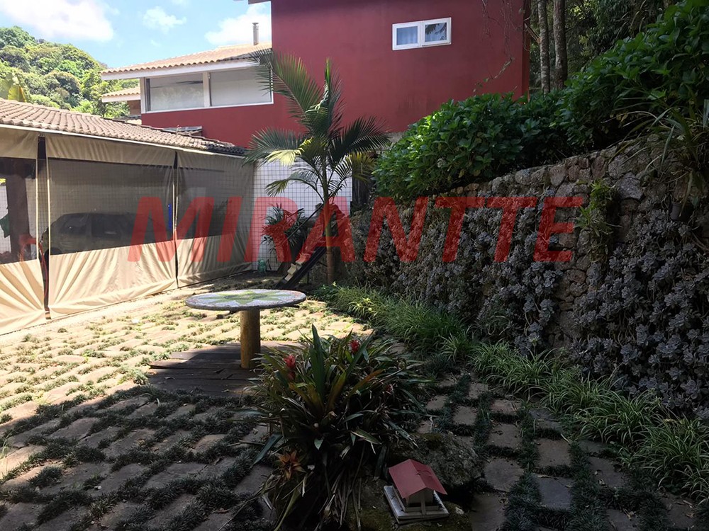 Sobrado de 250m² com 4 quartos em Serra Da Cantareira