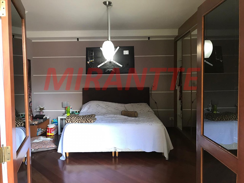 Sobrado de 250m² com 4 quartos em Serra Da Cantareira