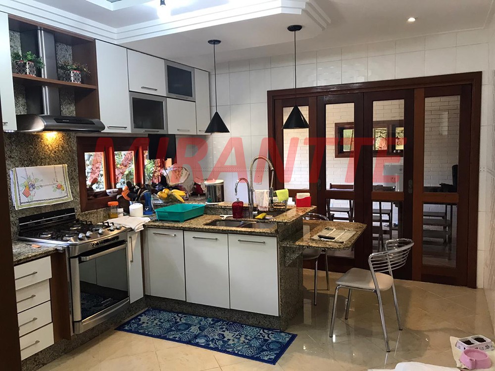 Sobrado de 250m² com 4 quartos em Serra Da Cantareira