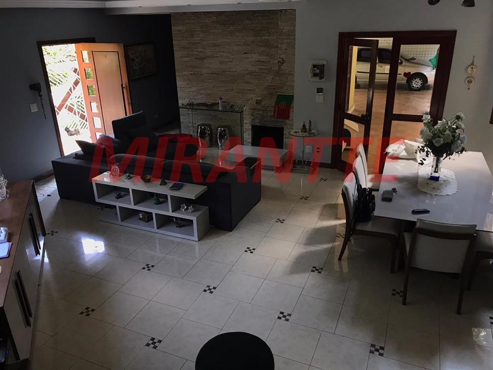 Sobrado de 250m² com 4 quartos em Serra Da Cantareira