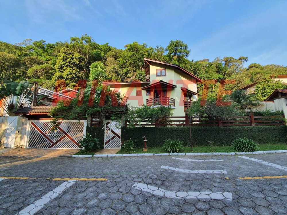 Sobrado de 250m² com 4 quartos em Serra Da Cantareira