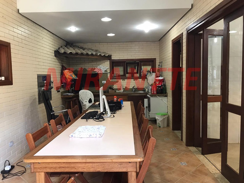 Sobrado de 250m² com 4 quartos em Serra Da Cantareira