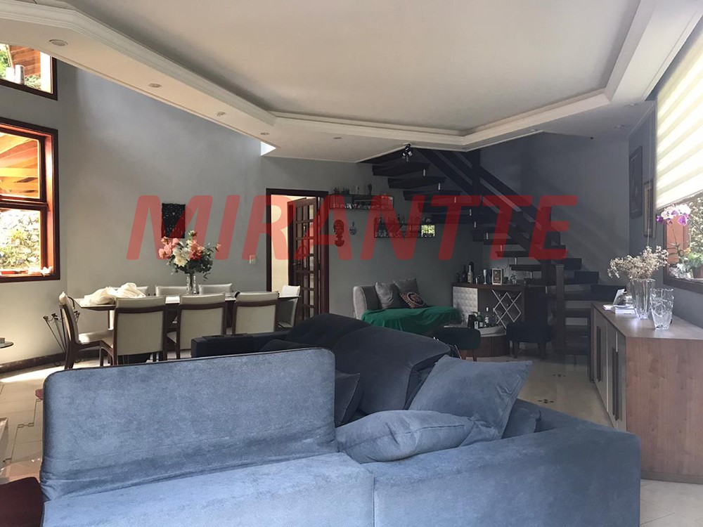 Sobrado de 250m² com 4 quartos em Serra Da Cantareira
