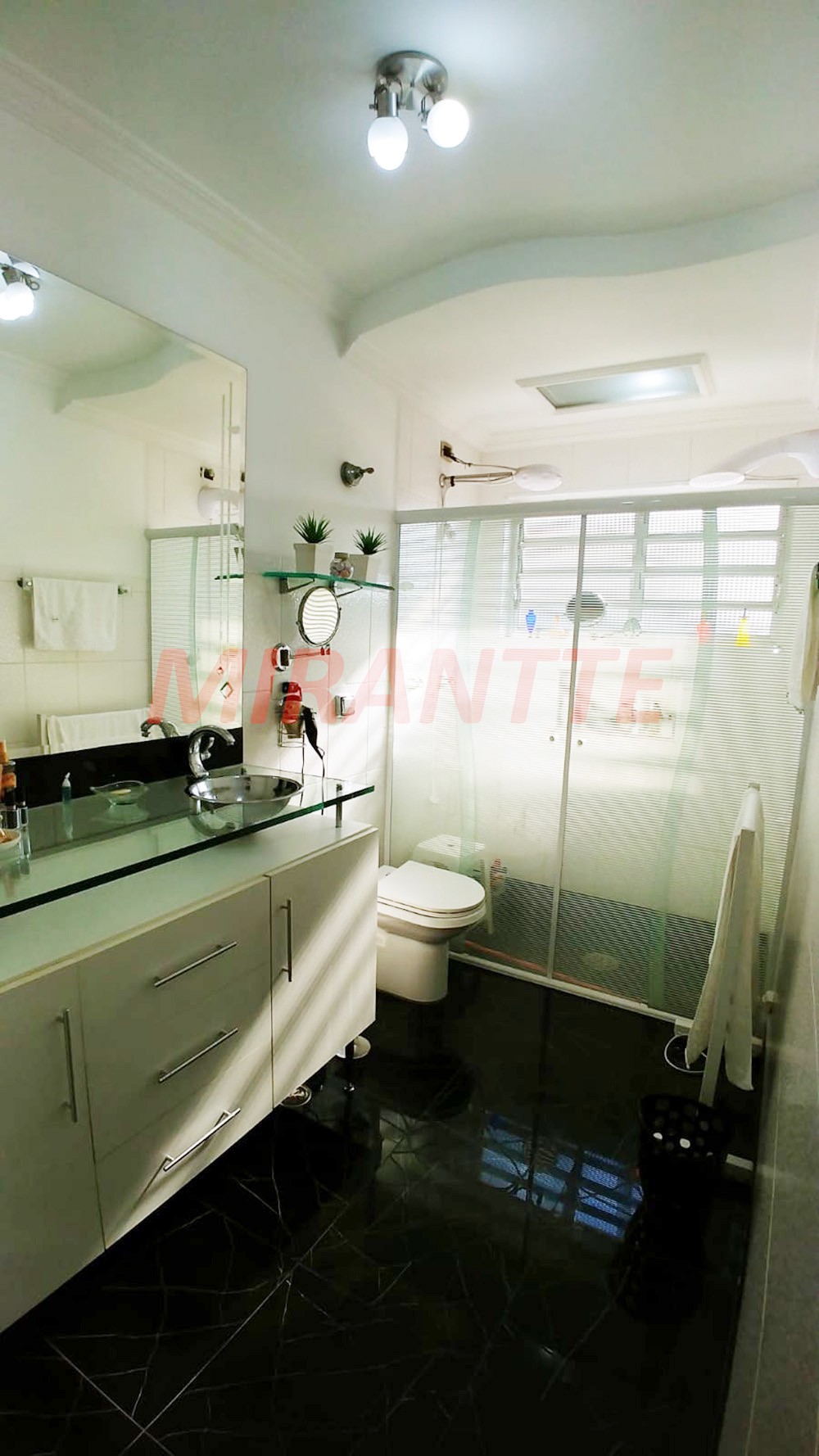 Sobrado de 230m² com 4 quartos em Jardim França