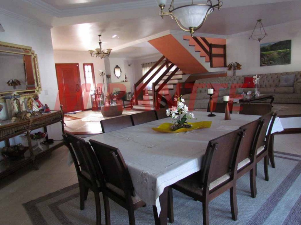 Sobrado de 566m² com 4 quartos em Vila Rio de Janeiro