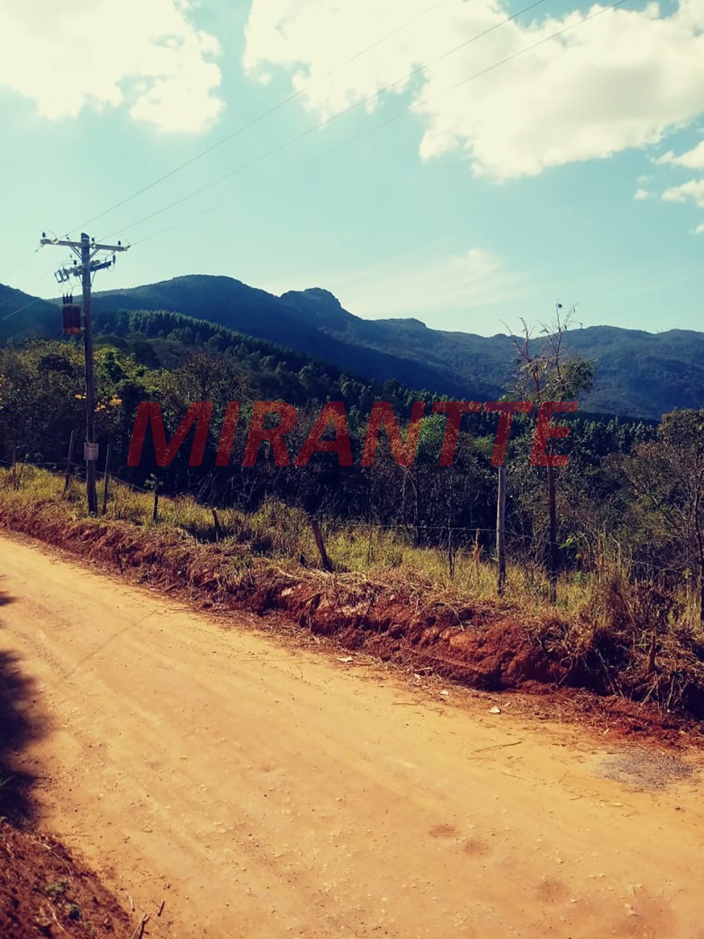 Terreno de 155.4m² em Paiol Grande