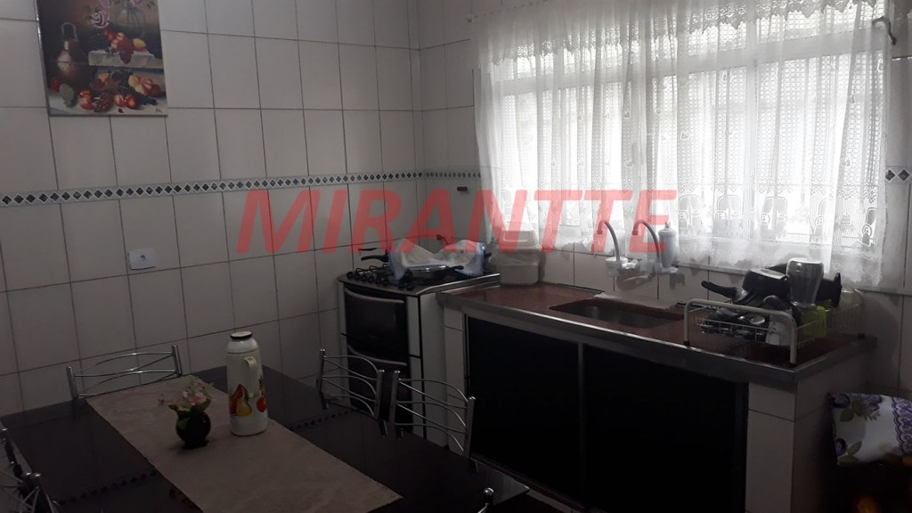 Sobrado de 130m² com 4 quartos em Vila Nova Galvão