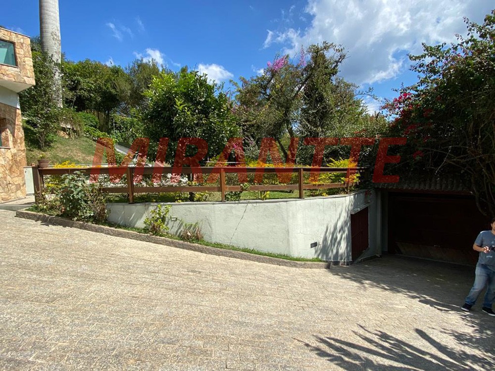 Sobrado de 480m² com 4 quartos em Serra da Cantareira