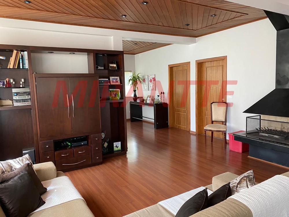 Sobrado de 480m² com 4 quartos em Serra da Cantareira