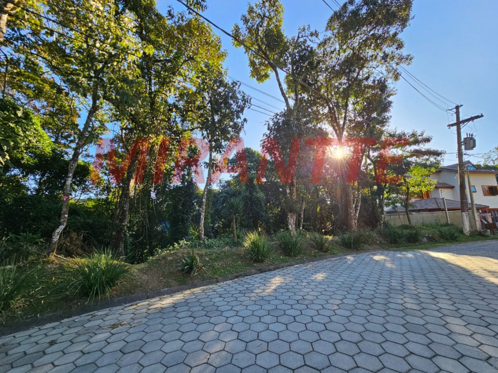 Terreno de 964m² em Serra da Cantareira