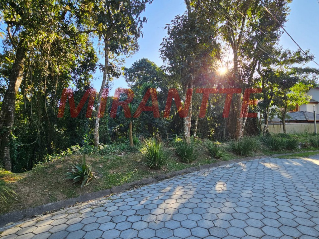 Terreno de 964m² em Serra da Cantareira