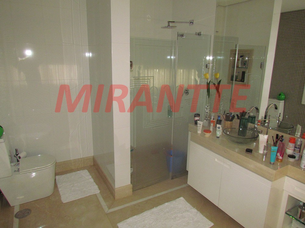 Sobrado de 310m² com 3 quartos em Parque Renato Maia