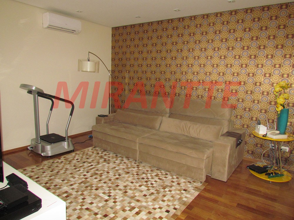 Sobrado de 310m² com 3 quartos em Parque Renato Maia
