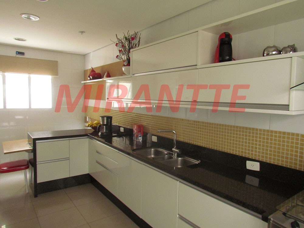 Sobrado de 310m² com 3 quartos em Parque Renato Maia