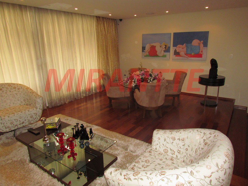 Sobrado de 310m² com 3 quartos em Parque Renato Maia