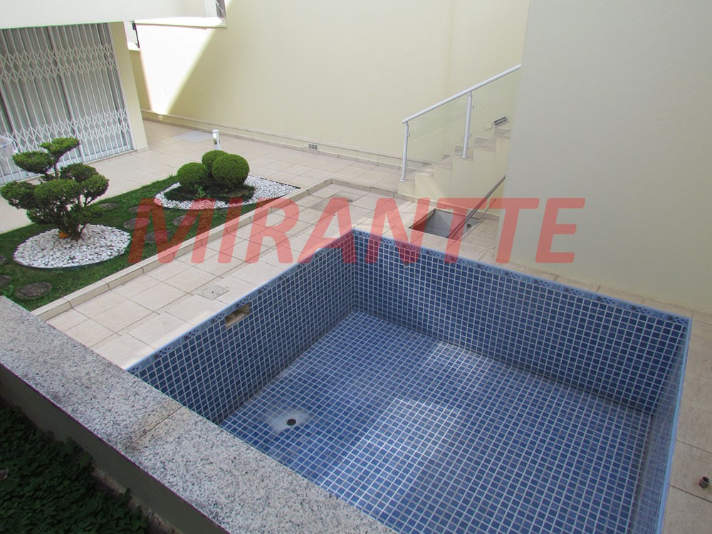 Sobrado de 310m² com 3 quartos em Parque Renato Maia