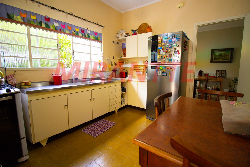 Sobrado de 275m² com 3 quartos em Bosque Maia