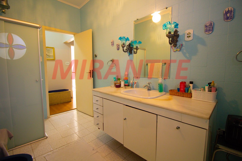 Sobrado de 275m² com 3 quartos em Bosque Maia