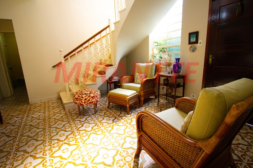 Sobrado de 275m² com 3 quartos em Bosque Maia