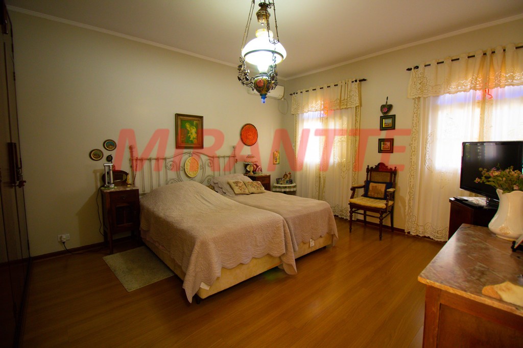 Sobrado de 275m² com 3 quartos em Bosque Maia