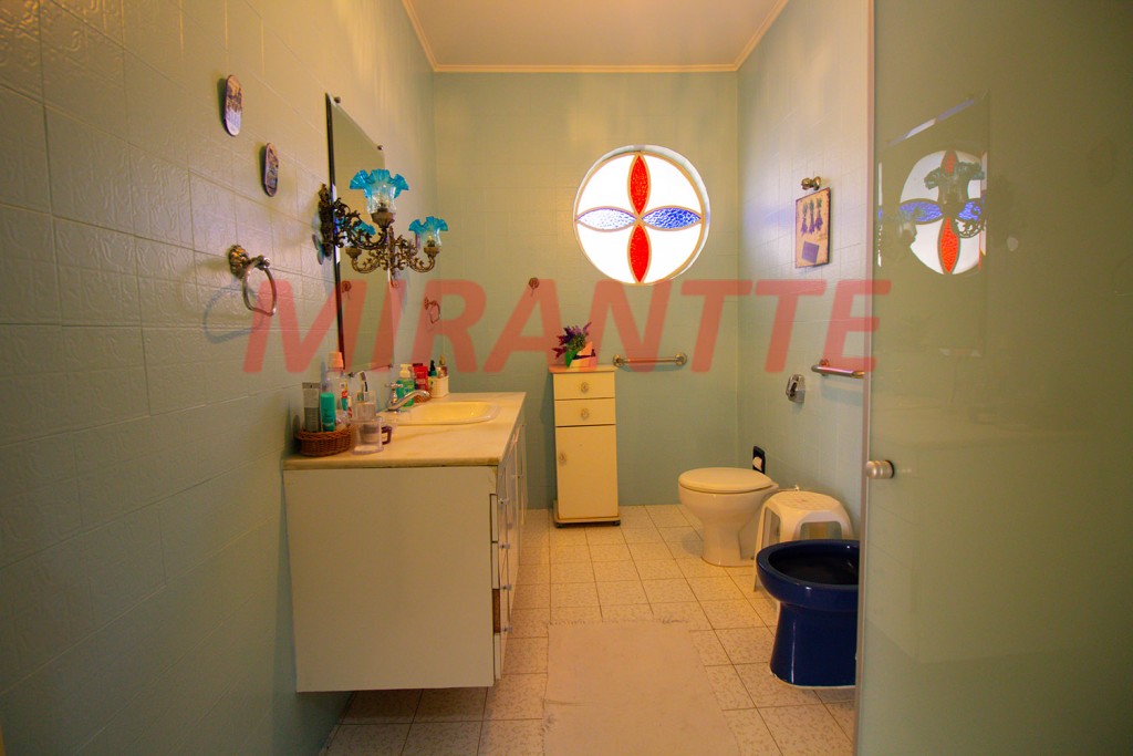 Sobrado de 275m² com 3 quartos em Bosque Maia