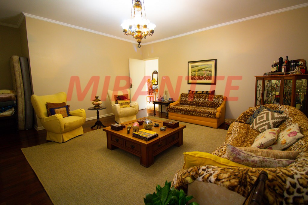 Sobrado de 275m² com 3 quartos em Bosque Maia