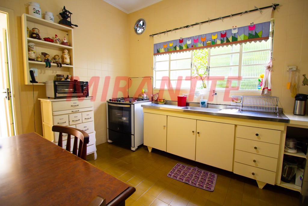Sobrado de 275m² com 3 quartos em Bosque Maia