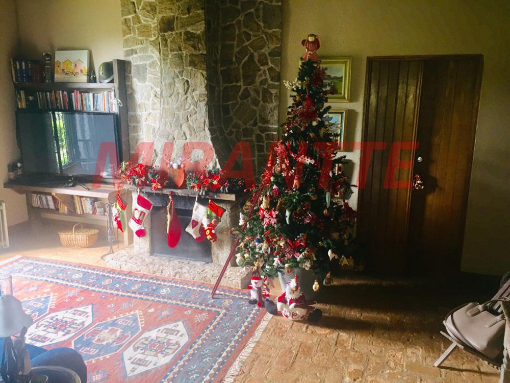 ChÁcara de 600m² com 6 quartos em Serra Da Cantareira