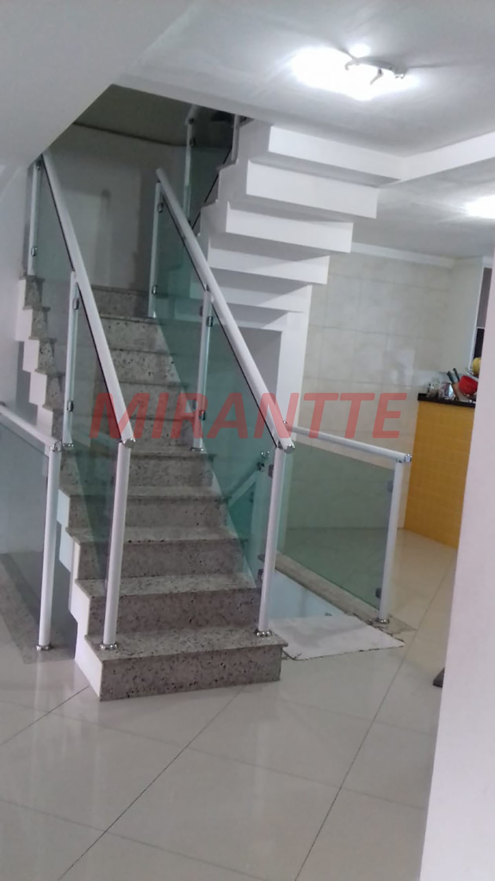 Sobrado de 330m² com 4 quartos em Jardim Adriana