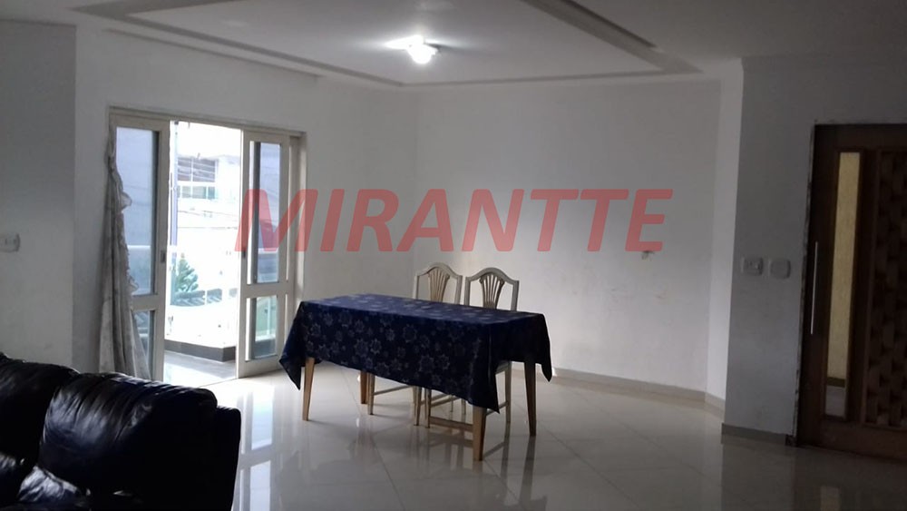 Sobrado de 330m² com 4 quartos em Jardim Adriana