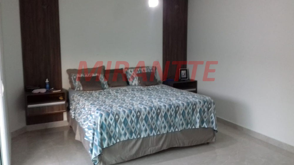 Sobrado de 330m² com 4 quartos em Jardim Adriana