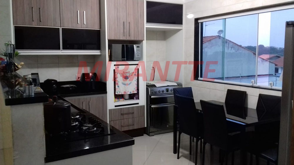 Sobrado de 330m² com 4 quartos em Jardim Adriana
