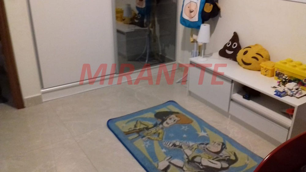 Sobrado de 330m² com 4 quartos em Jardim Adriana