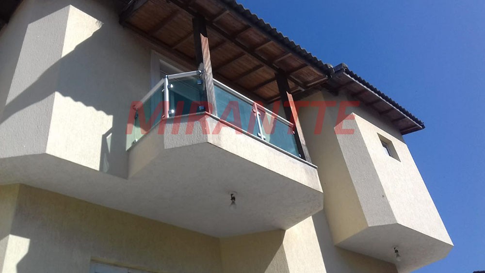 Sobrado de 330m² com 4 quartos em Jardim Adriana