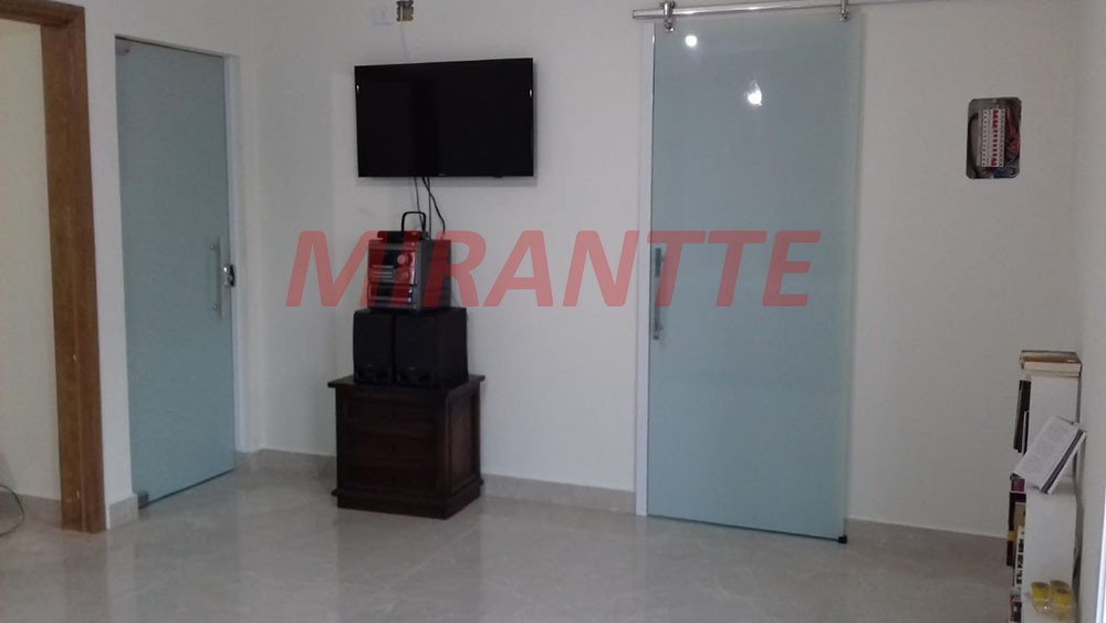Sobrado de 330m² com 4 quartos em Jardim Adriana