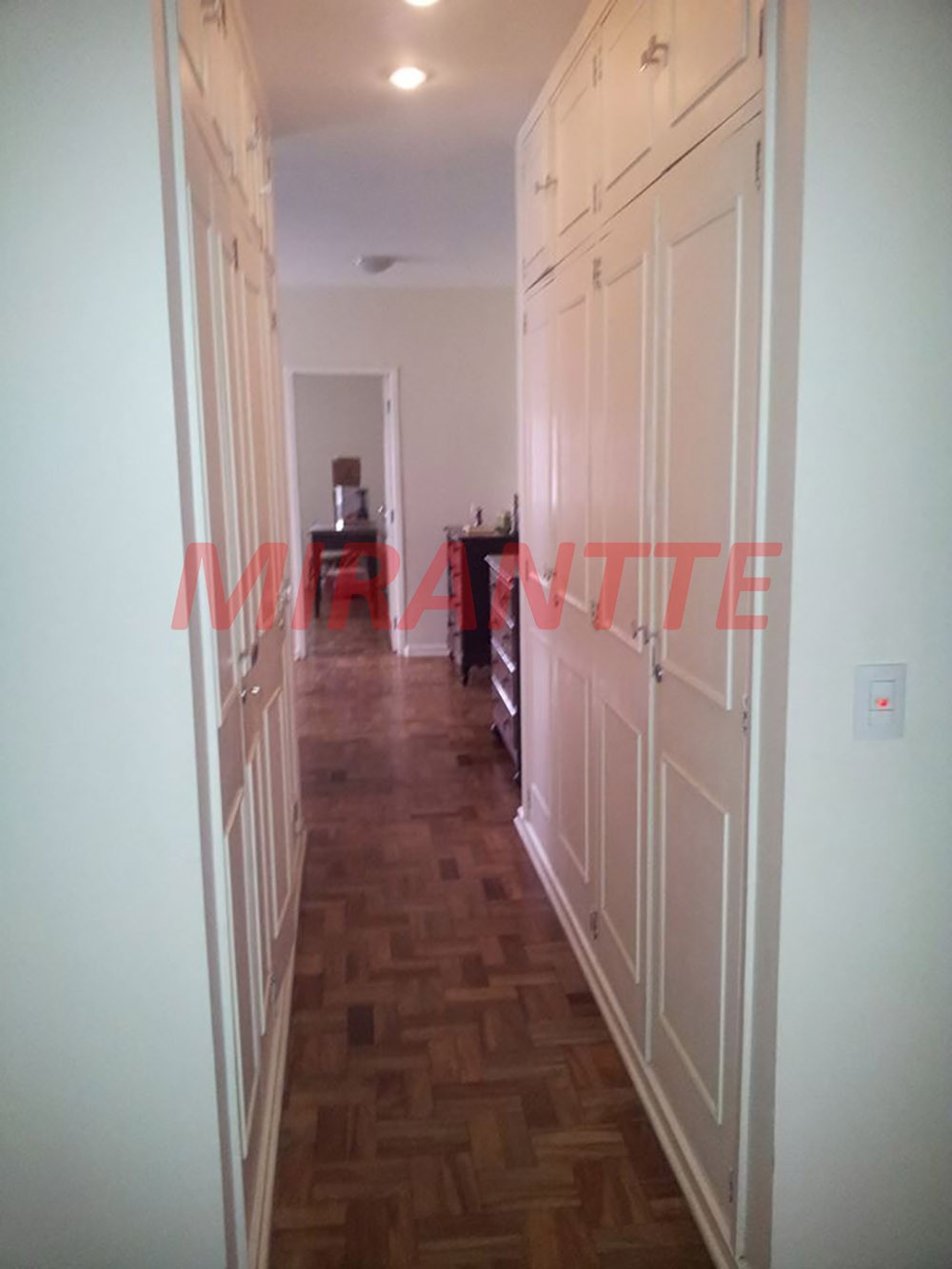 Sobrado de 270m² com 4 quartos em Brooklin