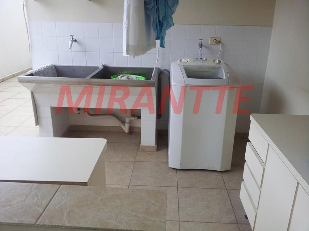Sobrado de 270m² com 4 quartos em Brooklin