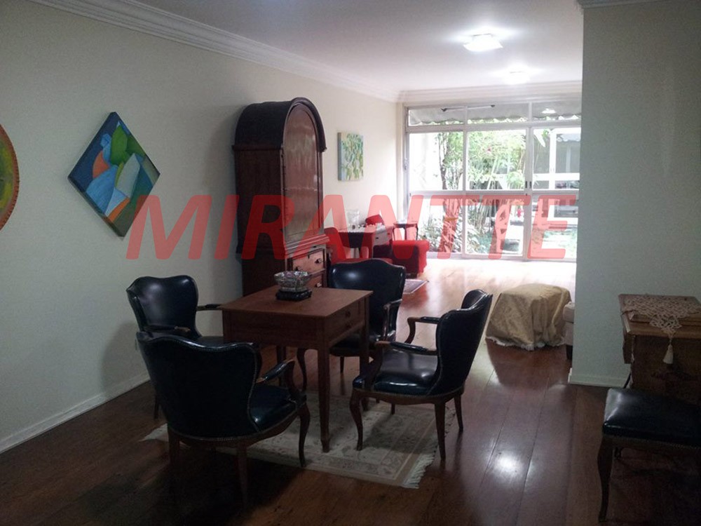 Sobrado de 270m² com 4 quartos em Brooklin