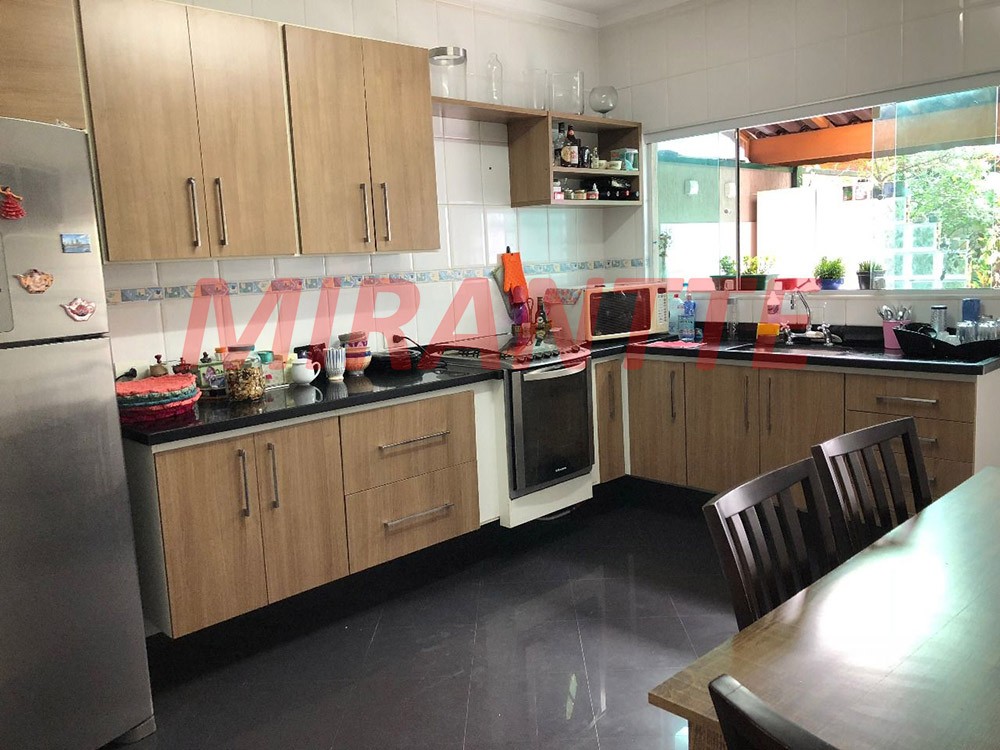 Sobrado de 180m² com 3 quartos em Vila Primavera
