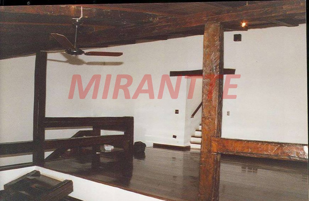 Sobrado de 252m² com 3 quartos em Santana