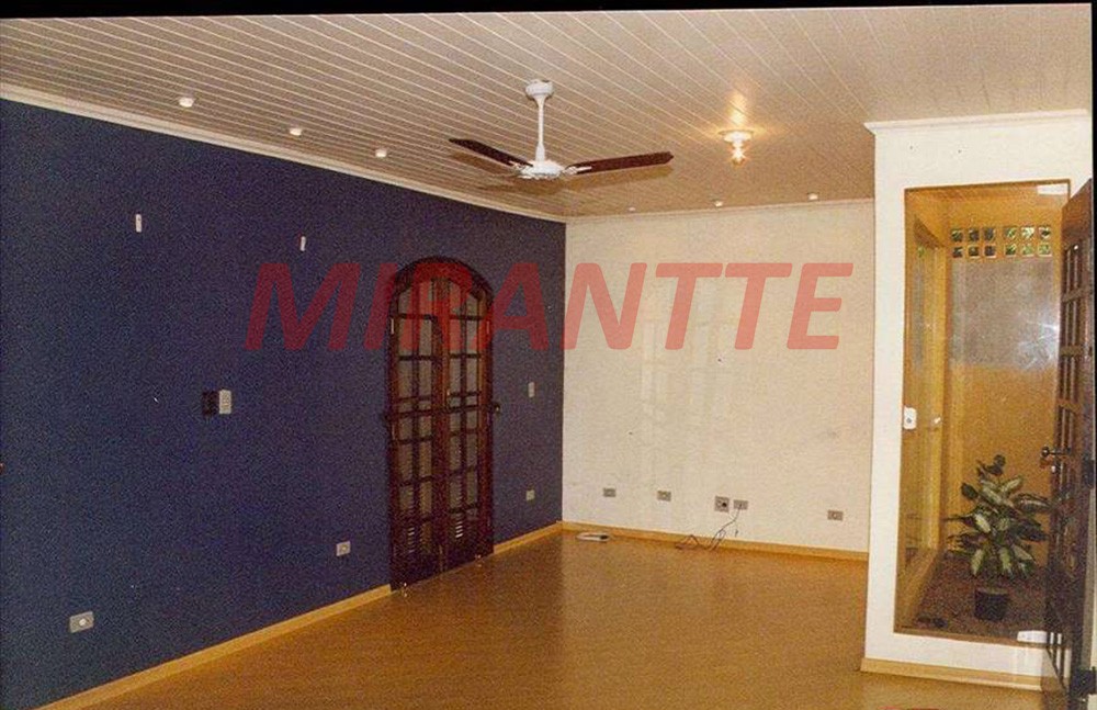 Sobrado de 252m² com 3 quartos em Santana