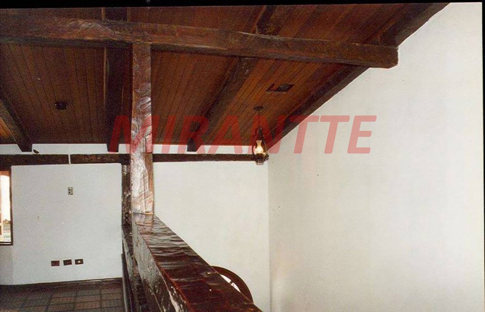 Sobrado de 252m² com 3 quartos em Santana