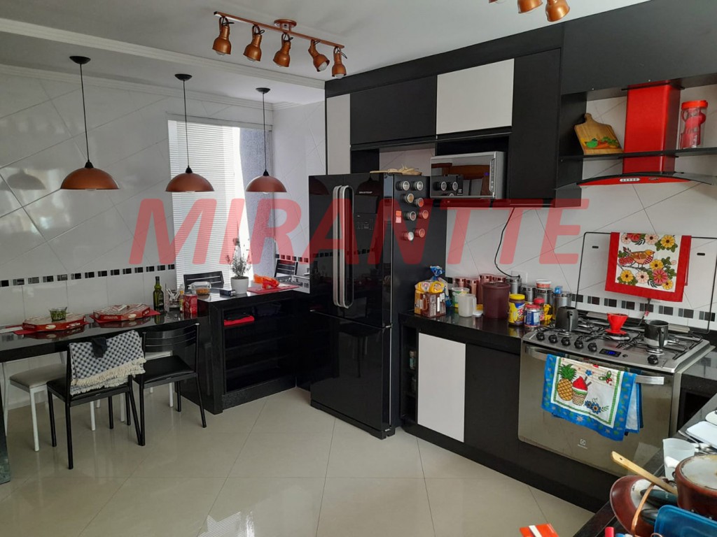 Sobrado de 210m² com 3 quartos em Jardim Virginia Bianca