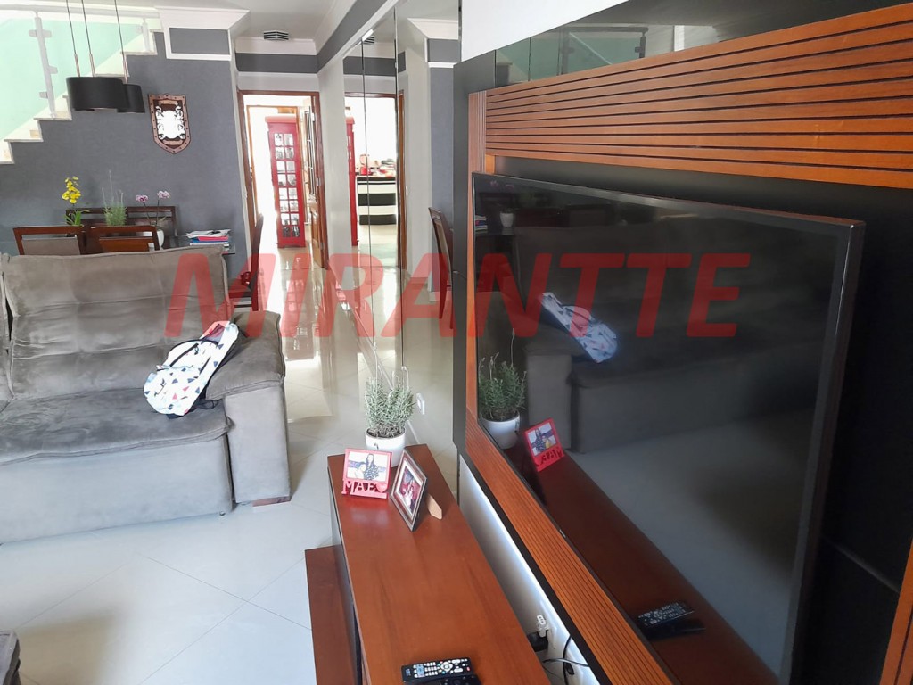 Sobrado de 210m² com 3 quartos em Jardim Virginia Bianca