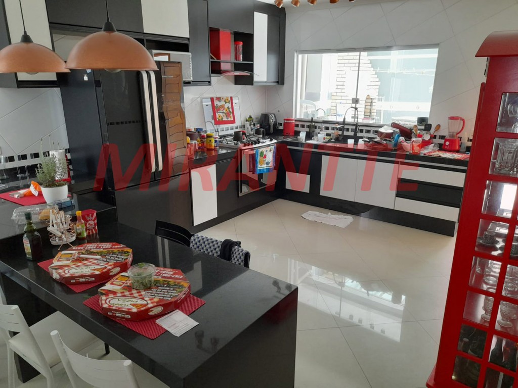 Sobrado de 210m² com 3 quartos em Jardim Virginia Bianca