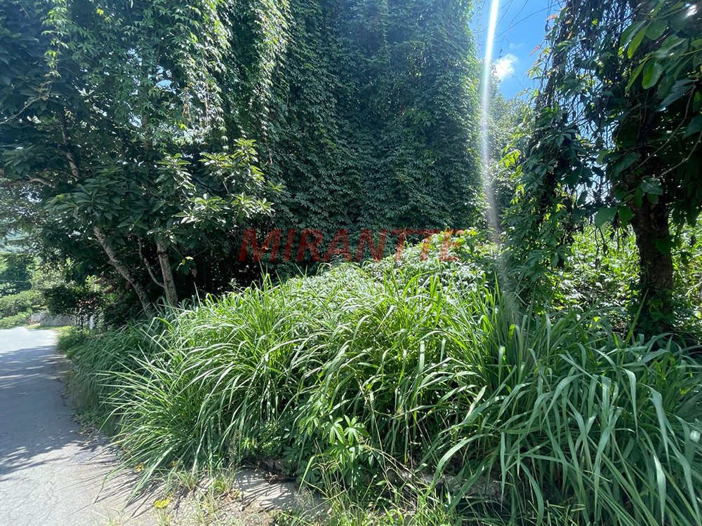Terreno de 896m² em Serra da Cantareira